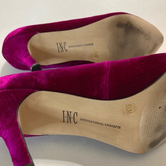 INC Int’l Fuschia Velvet Pumps Heeled Pump Size 5.5 New Condition - Picture 3 of 7